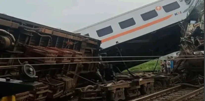 Tabrakan Kereta Bandung Raya dan KA Turangga