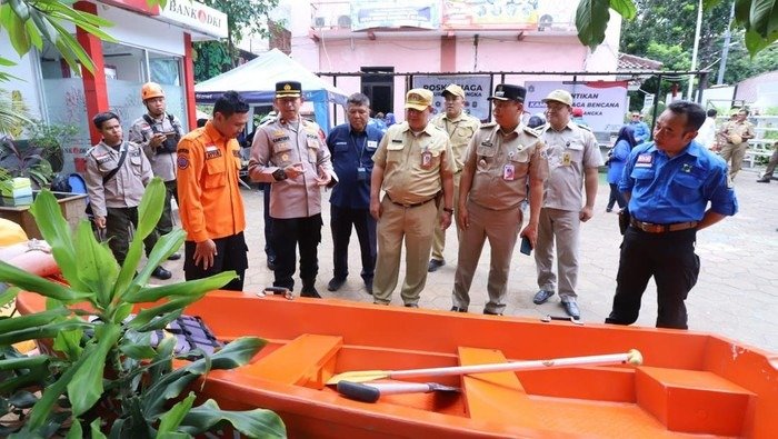 Antispasi Banjir, Kapolsek Mampang dan Camat Bentuk Kampung Siaga Bencana