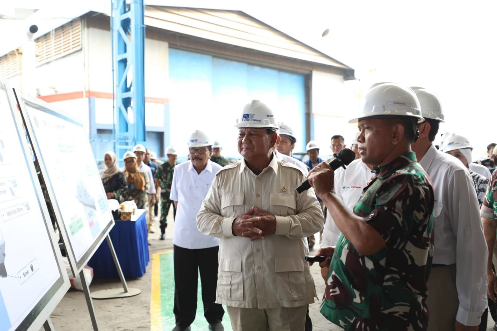 Menhan Prabowo Tinjau Pembangunan Kapal Perang Frigate Merah Putih di PT PAL Indonesia