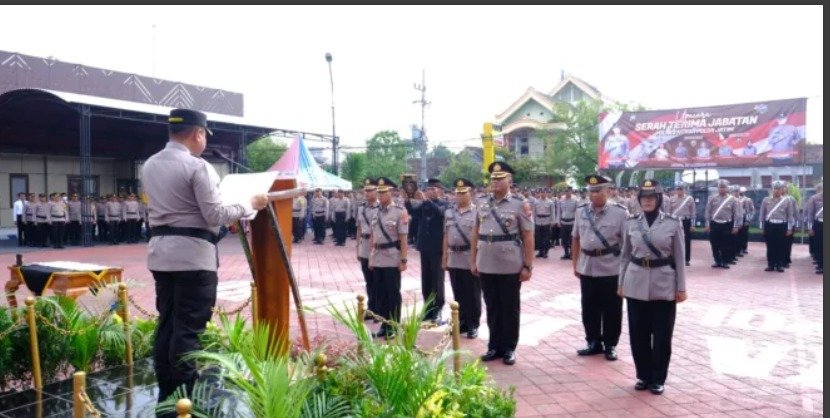 Kapolres Pimpin Upacara Sertijab Pejabat Polres Ngawi