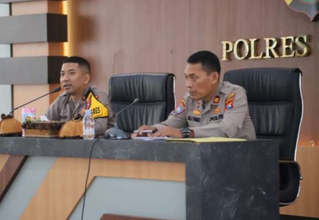 Wakapolres Gresik Berikan Arahan kepada Bhabinkamtibmas Terkait Pemilu 2024 dan Program Polisi RW