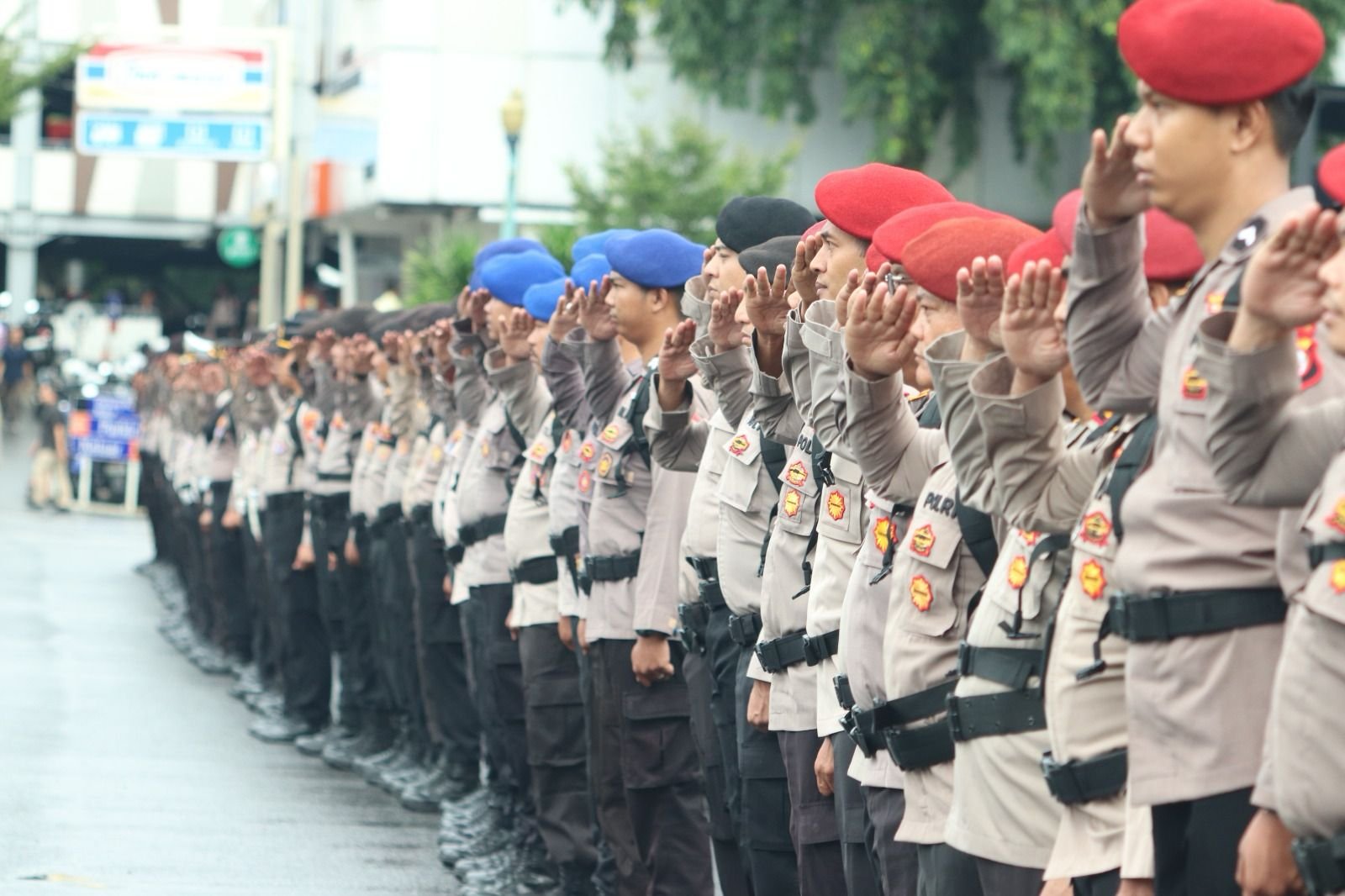 Polda Metro Jaya Gelar Apel Pengecekan Personil BKO PAM TPS Menjelang Pemilu 2024