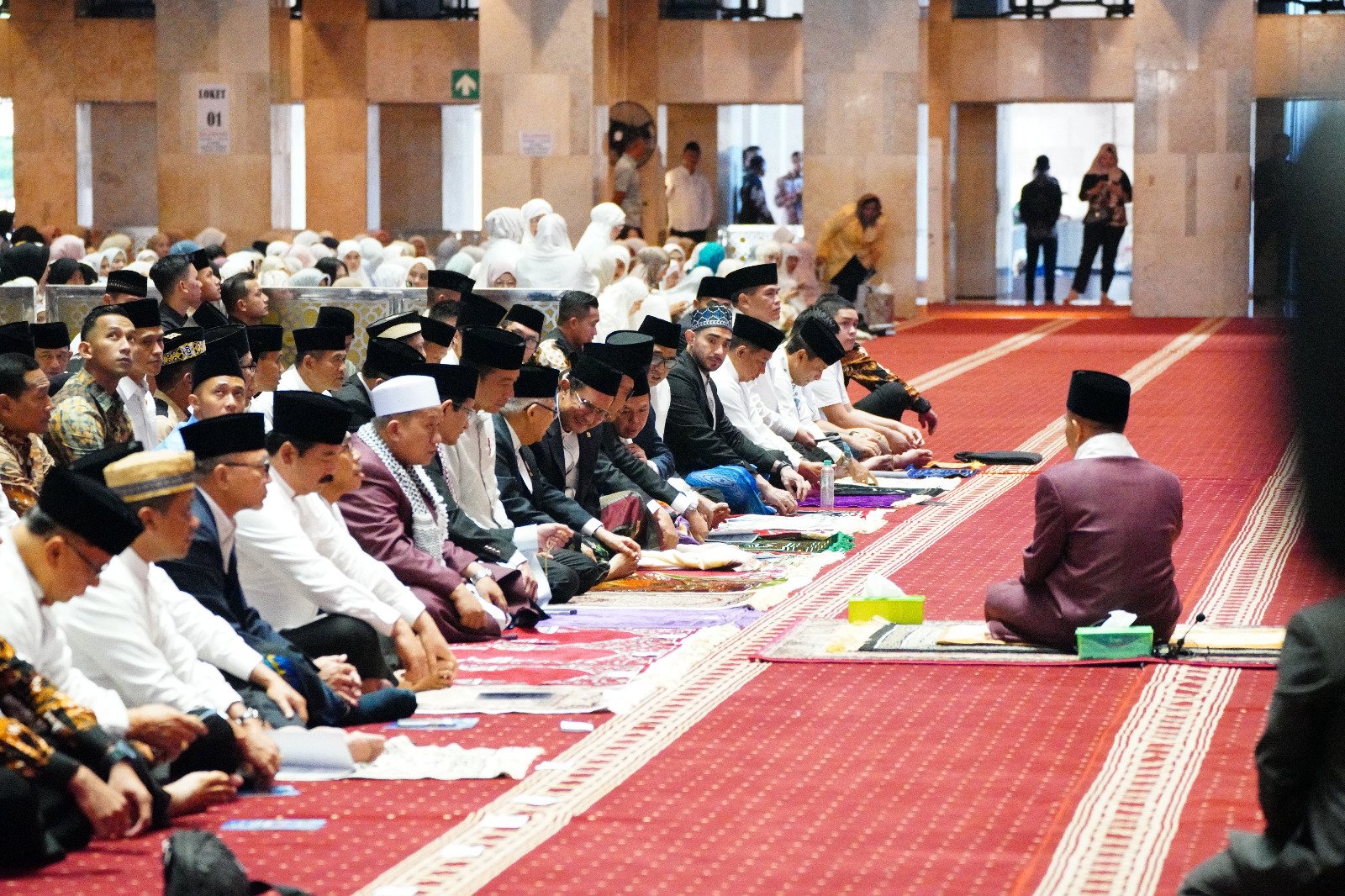 Panglima TNI Bersama Presiden RI Laksanakan Shalat Idul Fitri di Masjid Istiqlal Jakarta