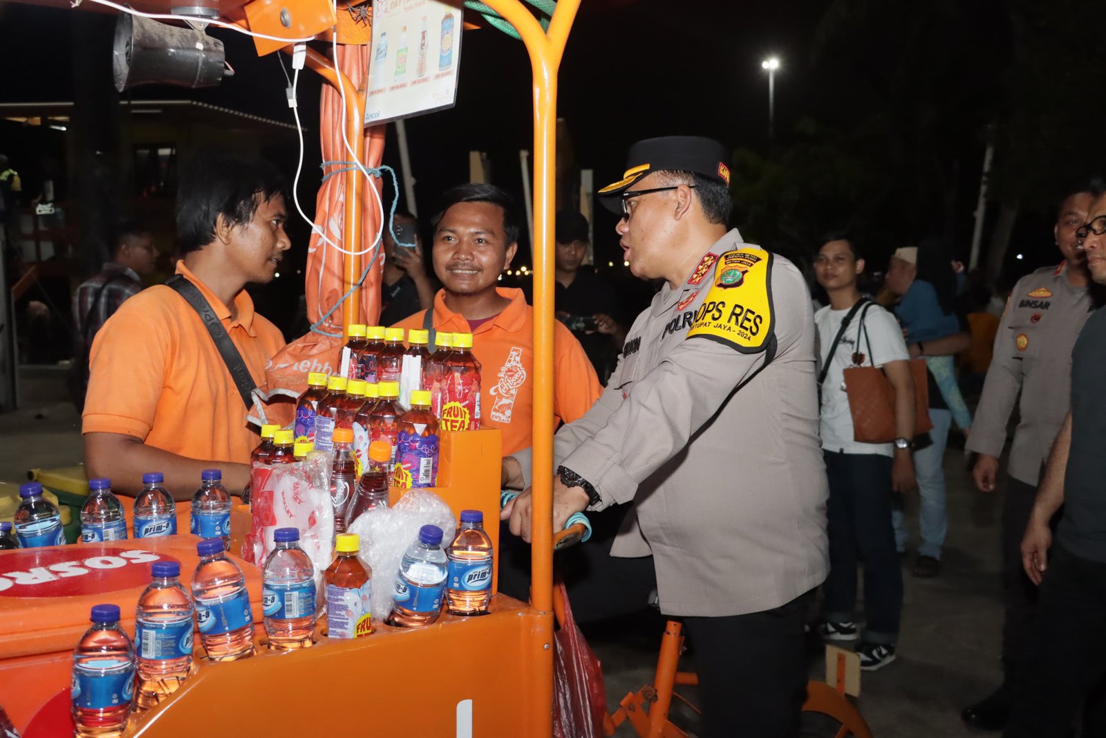 Ancol Padat Hingga Malam Hari, Kapolres Jakut Tetap Siaga Layani Pengunjung 