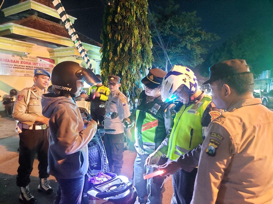 Malam Akhir Pekan Polres Tulungagung Gelar Kegiatan Patroli Razia Skala Besar, Berhasil Amakan Miras