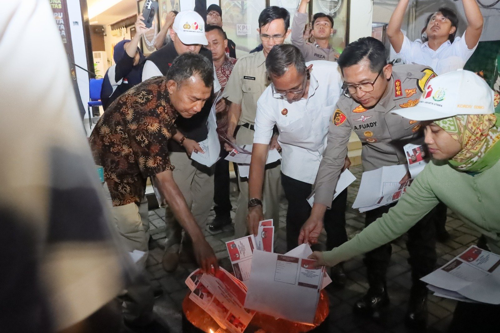 Kapolres Metro Jakut Hadiri Pemusnahan Kelebihan Surat Suara Pilgub DKI Jakarta Tahun 2024
