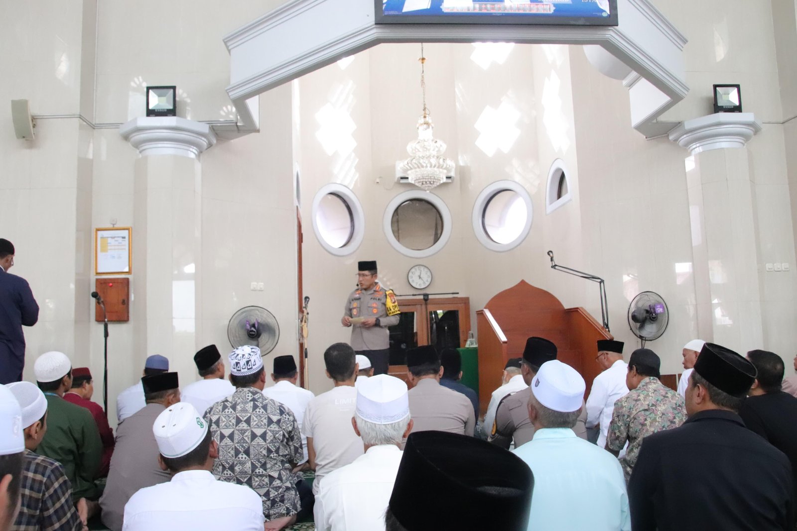 Polres Metro Jakarta Utara Gelar Jumat Curhat di Masjid Ash Shalihin