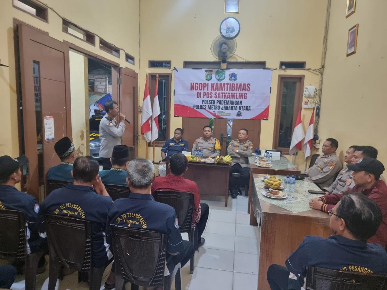 Ngopi Kamtibmas Polsek Pademangan: Sinergi untuk Menjaga Keamanan RW 12 Kelurahan Pademangan Timur