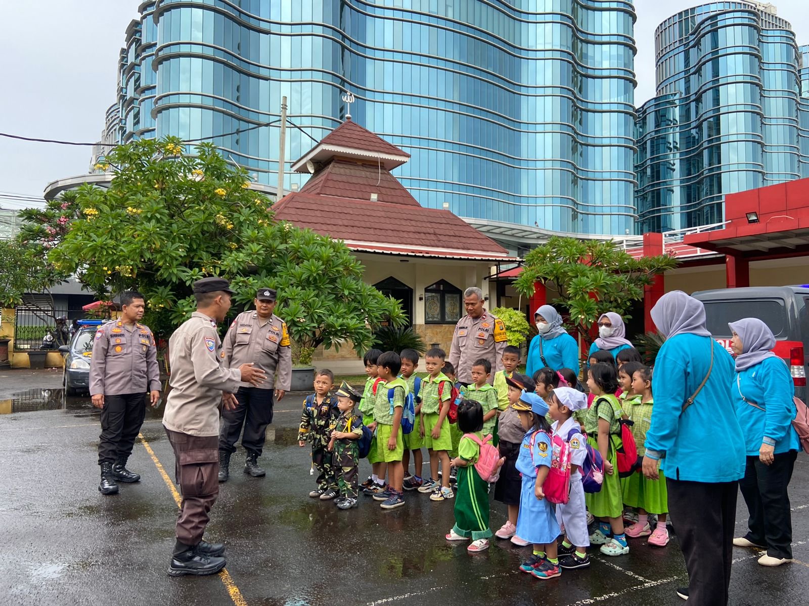 Polsek Metro Penjaringan Gelar Program Polisi Sahabat Anak dan Kenalkan Tugas Polisi 