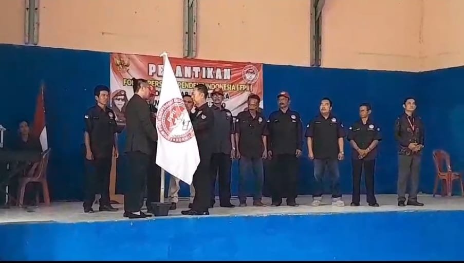 Noven Saputera,S.H. Wakil Ketua Presidium Lantik Pengurus FPII Korwil Majalengka