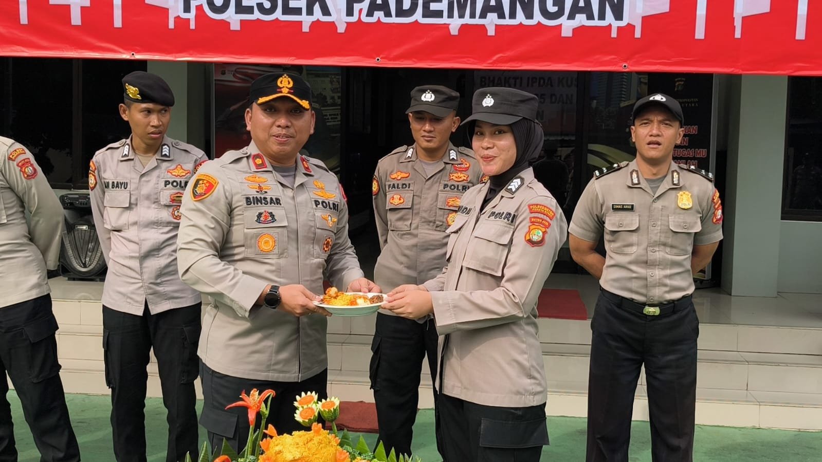 Kebersamaan dan Penghormatan: Syukuran Purna Bakti dan Kenaikan Pangkat Polsek Pademangan