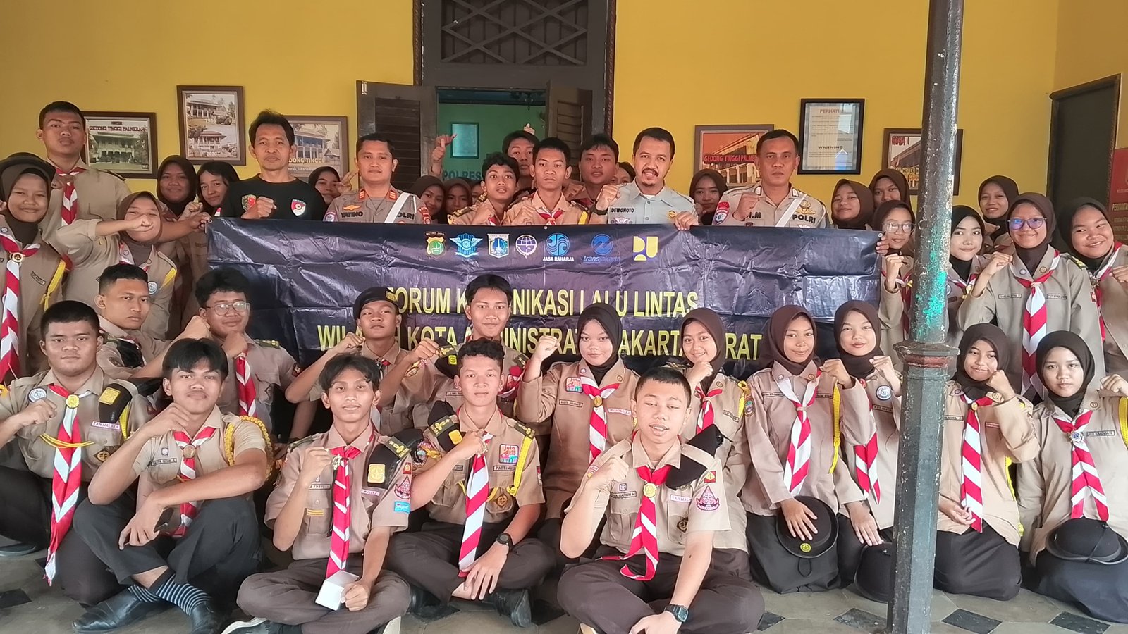 Satlantas Jakbar dan Jasa Raharja Tingkatkan Kesadaran Berlalu Lintas di Kalangan Pelajar