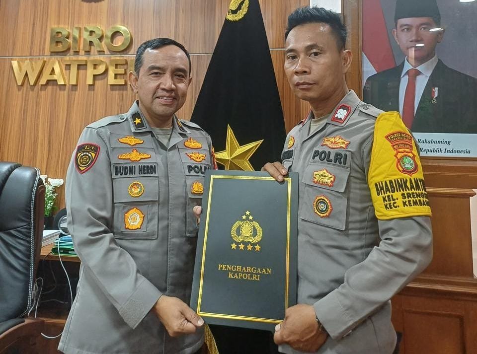 Aiptu Agus Riyanto Raih Penghargaan Kapolri Berkat Terobosan Pendidikan di Kampung Sawah Balong