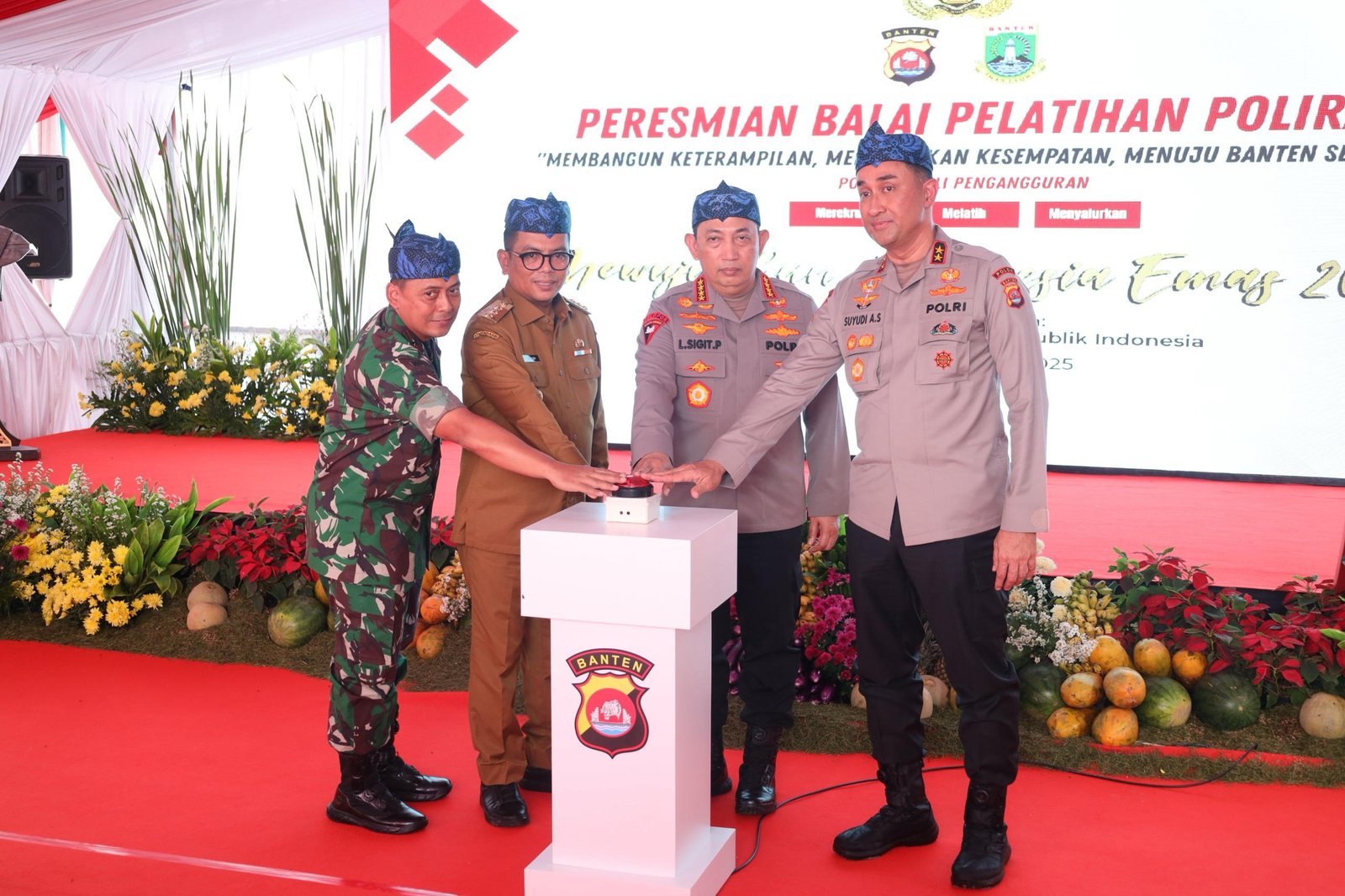 Kapolri Resmikan Balai Latihan Polisi Peduli Pengangguran