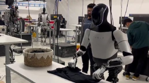 Elon Musk Pamer Robot Canggih \"Optimus\" yang Bisa Melipat Baju Seperti Manusia