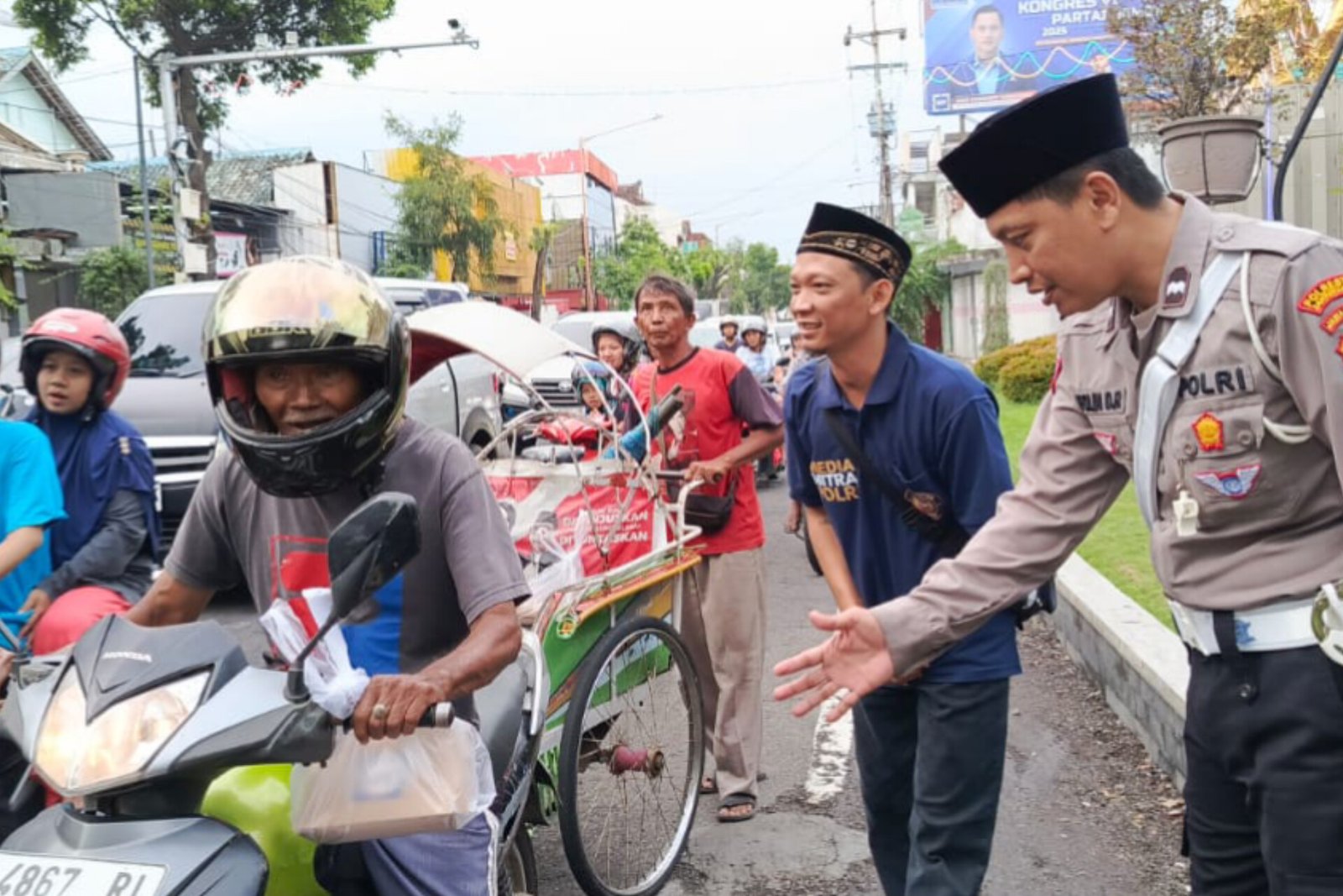 Polresta Banyuwangi & Jurnalis Ajak Masyarakat Taat Lalu Lintas