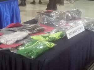 Barang bukti kejahatan Kakek bejat gagahi bocah SMA yang diamankan polisi