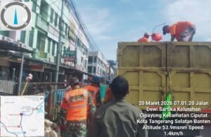 Satgas Sampah Koramil Ciputat Bersihkan Lingkungan Pasar