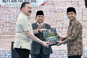 JAKARTA, Matanews - Presiden Prabowo Subianto menyaksikan penyerahan denda administratif dan penyelamatan keuangan negara