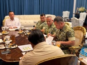  Presiden Prabowo Subianto menerima Kepala Staf Angkatan Darat (KSAD) Jenderal TNI Maruli Simanjuntak bersama jajaran pejabat utama TNI Angkatan Darat (TNI AD), di Istana Merdeka,