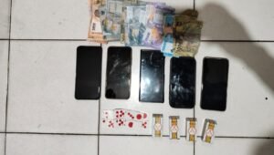 JAKARTA, Matanews - Aparat Polsek Koja mengamankan tujuh orang yang diduga terlibat aktivitas perjudian dalam kegiatan Kegiatan Rutin Yang Ditingkatkan (KRYD)