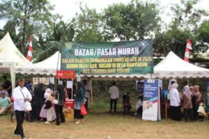 CIGUDEK, Matanews - Dandim 0621 Kabupaten Bogor, Letkol Inf. Rizal Dwijayanto Bersama Kapten Caj, Muhamad Machduroh, Danramil 0621-18/ Cigudeg dan bersama jajaran Kodim 0621/Bogor melaksanakan kegiatan Giat Peduli Warga melalui Perbaikan Bantuan RUTILAHU (Rumah Tidak Layak Huni) yang dilaksanakan di Desa Banyuasih Kecamatan Cigudeg. ‎Kegiatan ini merupakan bentuk kepedulian dan komitmen Dandim 0621 Kabupaten Bogor, Letkol Inf. Rizal Dwijayanto, dalam meningkatkan kualitas hunian masyarakat agar lebih layak, aman, dan nyaman untuk ditempati.