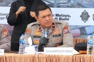 KUANTAN SINGINGI, Matanews - Wakapolda Riau Brigjen Hengki Haryadi memimpin langsung jumpa pers pengungkapan kasus Pertambangan Emas Tanpa Izin (PETI) di wilayah hukum Polres Kuantan Singingi