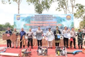 KUANTAN SINGINGI, Matanews - Wakapolda Riau Brigjen Hengki Haryadi memimpin langsung jumpa pers pengungkapan kasus Pertambangan Emas Tanpa Izin (PETI) di wilayah hukum Polres Kuantan Singingi