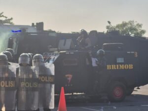 MEDAN, Matanews – Menjelang agenda strategis pengamanan wilayah, Kepolisian Daerah Sumatera Utara (Polda Sumut) menggelar Gladi Bersih Simulasi Sistem Pengamanan Kota (Sispamkota) di Lapangan Parkir Mapolda Sumut