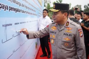  Pemerintah Provinsi Riau bersama Kepolisian dan unsur Forum Koordinasi Pimpinan Daerah (Forkopimda) menggelar Apel Kesiapan Satuan Tugas (Satgas) Anti Narkoba di Lapangan Apel Gubernur Riau