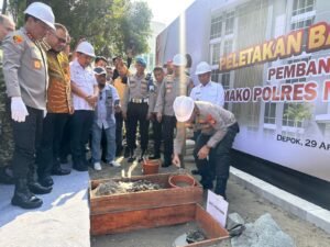 Kapolda Letakkan Batu Pertama Mako Polres Metro Depok: Pelayanan Harus Makin BaikJAKARTA, Matanews — Kapolda Metro Jaya Irjen Pol Asep Edi Suheri bersama Wakapolda Metro Jaya Brigjen Pol Dekananto Eko Purwono, Wali Kota Depok Dr. H. Supian Suri, dan Kapolres Metro Depok Kombes Abdul Waras melakukan peletakan batu pertama pembangunan Mako Polres Metro Depok di Jalan Margonda Raya, Kota Depok