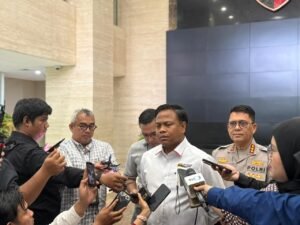 JAKARTA, Matanews – Satgas Penanganan Haji dan Umrah Illegal terus mendalami dugaan praktik pemberangkatan haji ilegal yang menggunakan modus penyalahgunaan visa tenaga kerja.Direktur Tindak Pidana Tertentu (Dirtipidter) Bareskrim Polri Brigjen Pol. Moh. Irhamni, S.I.K., M.H., M.Han. selaku Kasubsatgas Gakkum Haji, menyampaikan pihaknya saat ini tengah melakukan penyelidikan intensif terhadap pihak-pihak yang diduga terlibat dalam praktik tersebut