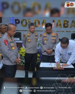 Polda Jabar Perkuat Pengabdian Melalui Verifikasi Nugraha Sakanti 2026JAWA BARAT, Matanews - Polda Jawa Barat mengikuti kegiatan Verifikasi Lapangan Tanda Kehormatan Samkaryanugraha Nugraha Sakanti Tahun Anggaran 2026 yang dilaksanakan oleh Cdm Mabes Polri di Aula Herman Polda Jabar

