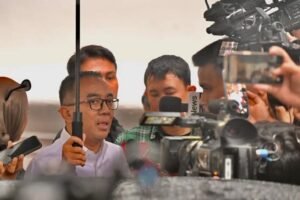 Presiden Prabowo Subianto mendorong perguruan tinggi di seluruh Indonesia JAKARTA, Matanews - Presiden Prabowo Subianto mendorong perguruan tinggi di seluruh Indonesia untuk berperan aktif membantu pemerintah daerah dalam menyelesaikan berbagai persoalan pembangunan,