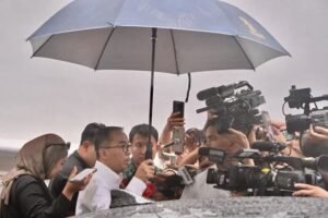 Presiden Prabowo Subianto mendorong perguruan tinggi di seluruh Indonesia JAKARTA, Matanews - Presiden Prabowo Subianto mendorong perguruan tinggi di seluruh Indonesia untuk berperan aktif membantu pemerintah daerah dalam menyelesaikan berbagai persoalan pembangunan,