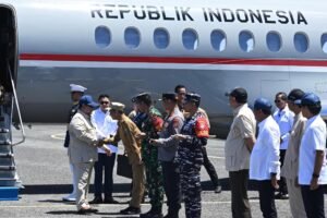Berdiri di Ujung Utara Indonesia, Presiden Prabowo Pastikan Kehadiran Negara Hingga Titik Terdepan

TALAUD, Matanews - Pesawat yang membawa Presiden Prabowo Subianto tiba di Pulau Miangas, Kab. Kepulauan Talaud, Sulawesi Utara