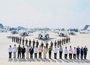 Presiden Prabowo Serahkan Pesawat MRCA Rafale dan Sistem Pertahanan Modern untuk Perkuat Pertahanan Udara NasionalJAKARTA, Matanews - Presiden Prabowo Subianto menyerahkan alat utama sistem persenjataan (alutsista) strategis kepada Tentara Nasional Indonesia (TNI),