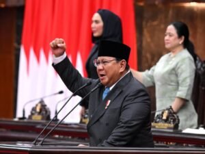 Presiden Prabowo Paparkan Arah Kebijakan Ekonomi Nasional Melalui KEM PPKF 2027, Pertumbuhan Ekonomi Diproyeksi Capai 6,5 PersenJAKARTA,  Matanews - Presiden Prabowo Subianto memaparkan arah kebijakan ekonomi nasional tahun 2027 melalui Kerangka Ekonomi Makro dan Pokok-Pokok Kebijakan Fiskal (KEM PPKF) pada Rapat Paripurna DPR RI di Gedung Nusantara MPR/DPR/DPD RI,