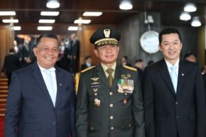 JAKARTA, Matanews - Puspen TNI, Panglima TNI Jenderal TNI Agus Subiyanto bersama Kasad Jenderal TNI Maruli Simanjuntak,Kasal Laksamana TNI Muhammad Ali dan Kasau Marsekal TNI Mohamad Tonny Harjono mendampingi Presiden Prabowo Subianto menghadiri Rapat Paripurna DPR RI di Gedung Nusantara MPR/DPR/DPD RI, Jakarta