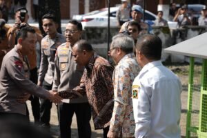 Bupati Sleman, Pembangunan Mapolda DIY Mencerminkan Komitmen Negara Dalam Menghadirkan Pelayanan Kepolisian 

KABUPATEN SLEMAN, Matanews -  Pembangunan Markas Kepolisian Polda Daerah Istimewa Yogyakarta di Kalurahan Sidomulyo, Kapanewon/Kecamatan Gamping, Kabupaten Sleman resmi dimulai ditandai dengan groundbreaking dan peletakan batu pertama oleh Kapolri, Listyo Sigit Prabowo