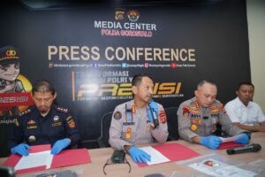 Aksi Cepat Ditpolairud Polda Gorontalo Bongkar Penyelundupan Sianida Dari Filipina

GORONTALO, Matanews - Ditpolairud Polda Gorontalo berhasil mengungkap kasus penyelundupan bahan berbahaya jenis sianida yang diduga berasal dari Filipina melalui jalur laut di wilayah perairan Gorontalo Utara