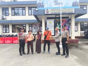 Siswa SDN 021 Tugu Utara Serahkan Hasil Panen ke Polsek Koja, Dukung Program Peduli LingkunganJAKARTA, Matanews - Sejumlah siswa dari SDN 021 Tugu Utara mengunjungi Polsek Koja pada Rabu (6/5/2026) pagi.Kunjungan tersebut dilakukan dalam rangka menyerahkan hasil panen buah yang ditanam dan dirawat di lingkungan sekolah