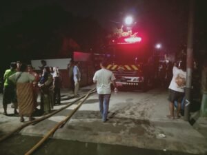 Gudang Oli dan Plastik di Kamal Muara Terbakar, 14 Unit Damkar DikerahkanJAKARTA, Matanews — Kebakaran hebat melanda gudang milik PT Mitra Setia Energi di kawasan Pergudangan 56, Jalan Kamal Muara RT 012/001, Kelurahan Kamal Muara, Kecamatan Penjaringan, Jakarta Utara