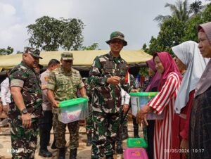 BOGOR, Matanews – Suasana khidmat seketika berubah menjadi haru biru di kediaman pasangan suami istri, Bapak Hendi dan Ibu Anis.