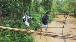 Haru Warga Mamasa, Jembatan Gantung Garuda Akhiri Isolasi Dusun Betteng MAMASA, Matanews - Langit biru menaungi Dusun Betteng, Desa Tadisi, Kecamatan Sumarorong, Kabupaten Mamasa, Sulawesi Barat, saat sebuah harapan baru akhirnya membentang di atas aliran sungai yang selama bertahun-tahun menjadi pemisah kehidupan warga