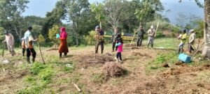 Aksi Ketahanan Pangan TMMD ke-128 di Bogor Nyata Dengan Penanaman Jagung dan Phon Keras CIGUDEG, Matanews – Dalam upaya nyata mendukung program ketahanan pangan nasional, Satuan Tugas (Satgas) TNI Manunggal Membangun Desa (TMMD) ke-128 Kodim 0621/Kabupaten Bogor melaksanakan aksi penanaman jagung dan pohon keras secara massal di Desa Banyuasih, Kecamatan Cigudeg, Kabupaten Bogor