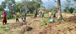 Aksi Ketahanan Pangan TMMD ke-128 di Bogor Nyata Dengan Penanaman Jagung dan Phon KerasCIGUDEG, Matanews – Dalam upaya nyata mendukung program ketahanan pangan nasional, Satuan Tugas (Satgas) TNI Manunggal Membangun Desa (TMMD) ke-128 Kodim 0621/Kabupaten Bogor melaksanakan aksi penanaman jagung dan pohon keras secara massal di Desa Banyuasih, Kecamatan Cigudeg, Kabupaten Bogor