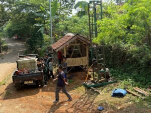CIGUDEG, Matanews – Memasuki satu minggu menjelang berakhirnya program TNI Manunggal Membangun Desa (TMMD) ke-128, Satgas Kodim 0621/Kabupaten Bogor terus menunjukkan dedikasi tinggi dalam menuntaskan sasaran fisik