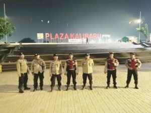 JAKARTA, Matanews - Dalam rangka menjaga situasi keamanan dan ketertiban masyarakat (kamtibmas), jajaran Polsek Cilincing menggelar Apel Tiga Pilar yang dilanjutkan dengan patroli Kegiatan Rutin yang Ditingkatkan (KRYD)