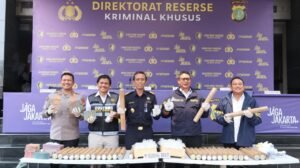 Polda Metro Jaya dan Bea Cukai Gagalkan Penyelundupan Merkuri Di Tanjung PriokJAKARTA, Matanews - Polda Metro Jaya bersama Bea Cukai Tanjung Priok menggagalkan dugaan penyelundupan merkuri atau air raksa melalui peti kemas di kawasan Tanjung Priok, Jakarta Utara